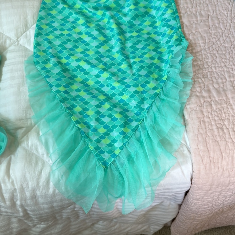 Little girls one piece swimsuit with mermaid skirt - Picture 3 of 4